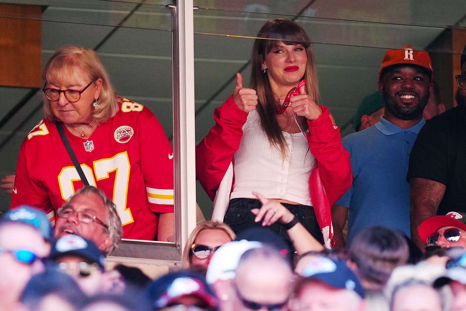 Taylor Swift, Travis Kelce prop bets, Chiefs vs. Jets predictions, Bear  Bets